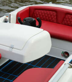 Bateaux Zodiac eJET plage arrière