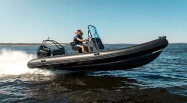 Bateaux à moteur hors bord Zodiac Pro vue de profil