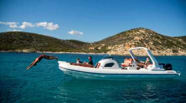 Bateaux de plaisance promenade et farniente plongeon