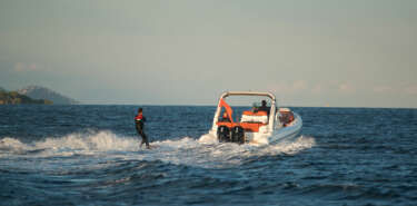 Pleasure boats for nautical sport towed machine