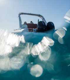 Bateaux de plaisance pour le ski nautique en mer