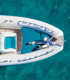 Bateaux à moteur hors bord Zodiac Medline bain de soleil